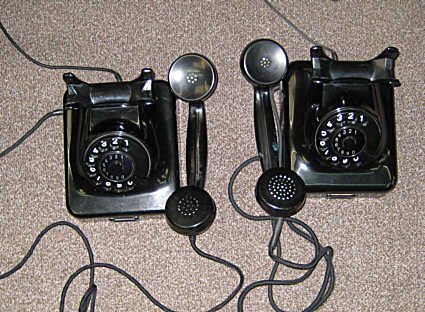 W 48 - Duo in schwarz, feine Unterschiede am Handapparat